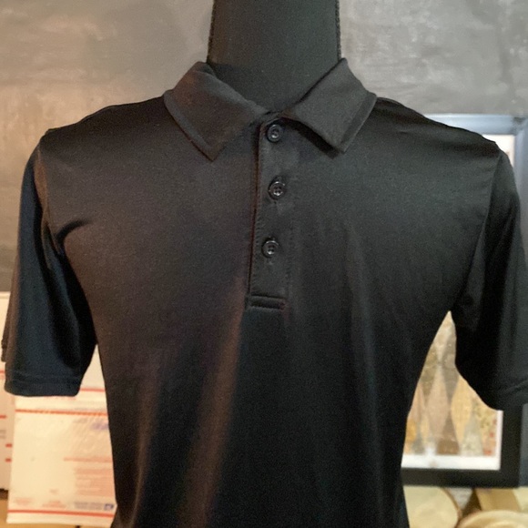 Boys youth
Reebok golf shirt. Polo.
Size medium
10–12
Color- Black - Picture 4 of 5